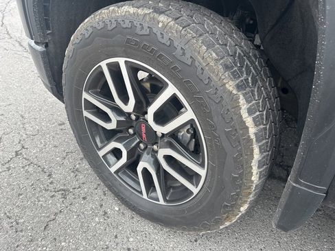 Used 2024 GMC Sierra 1500 AT4 w/ Technology Package image 9