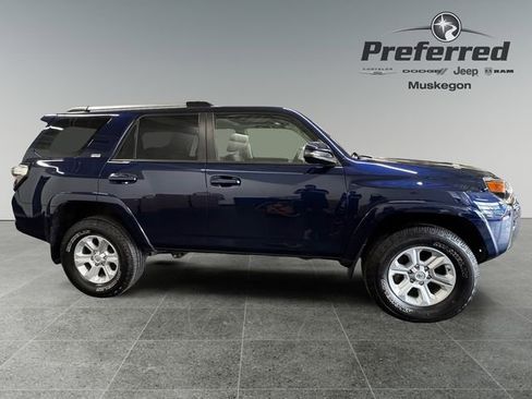 Used 2021 Toyota 4Runner SR5 Premium w/ Moonroof Package AWD/4WD image 8