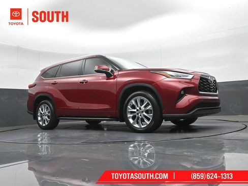 Used 2023 Toyota Highlander Limited AWD/4WD image 46