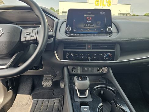 Used 2025 Nissan Rogue S AWD/4WD image 12