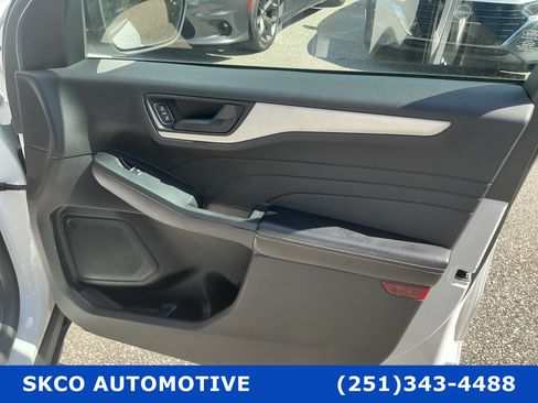 Used 2022 Ford Escape SE w/ Convenience Package FWD image 12