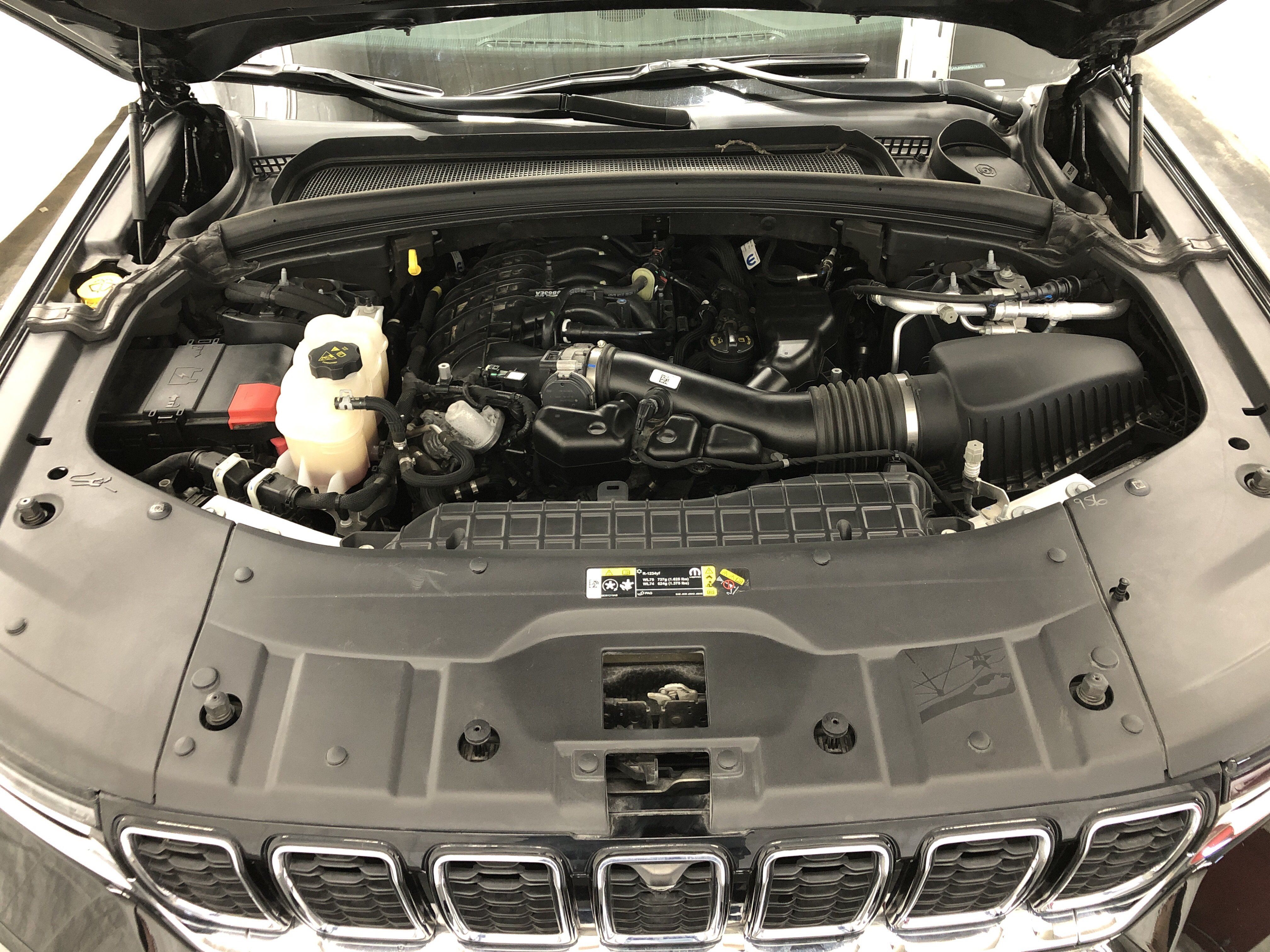 Certified 2025 Jeep Grand Cherokee Limited w/ Luxury Tech Group II AWD/4WD image 8