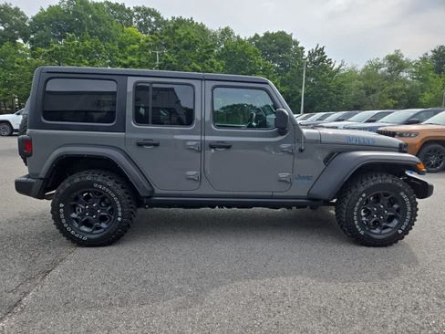 Used 2023 Jeep Wrangler Unlimited w/ Convenience Group AWD/4WD image 3