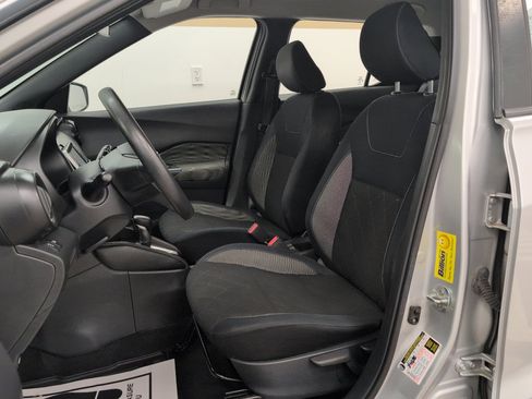 Used 2018 Nissan Kicks S image 6