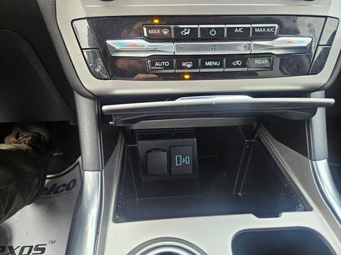 Used 2022 Ford Explorer XLT w/ Equipment Group 202A image 21