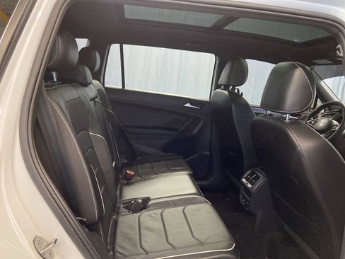 Used 2022 Volkswagen Tiguan SEL R-Line image 38