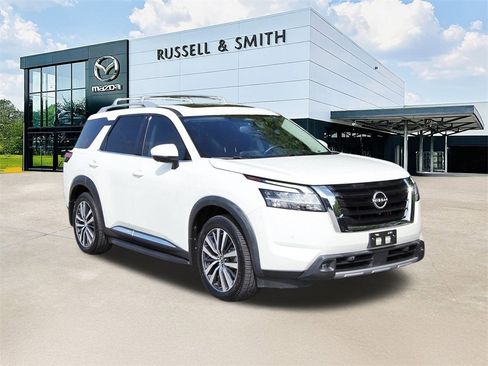 Used 2022 Nissan Pathfinder Platinum w/ Cargo Package image 3