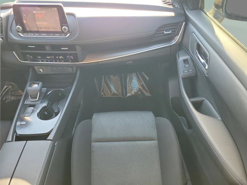 Used 2024 Nissan Rogue SV image 14