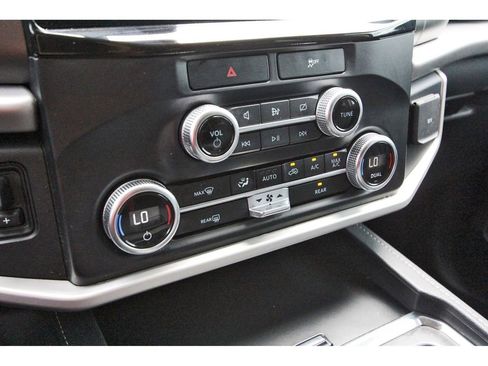 Used 2023 Ford Expedition XLT image 24