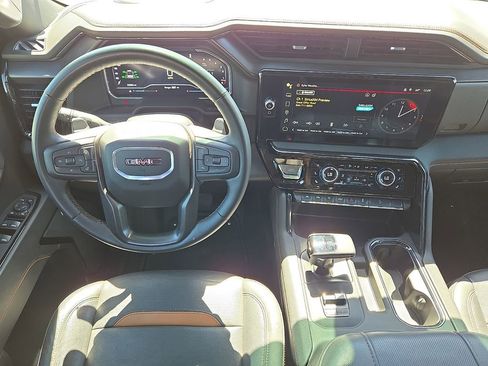Used 2024 GMC Sierra 1500 AT4 w/ Technology Package AWD/4WD image 18