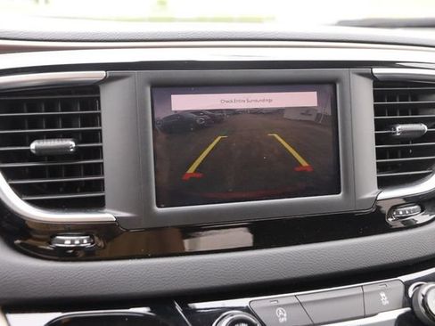 Used 2022 Chrysler Voyager LX FWD image 22