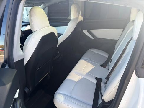 Used 2020 Tesla Model Y Long Range image 13