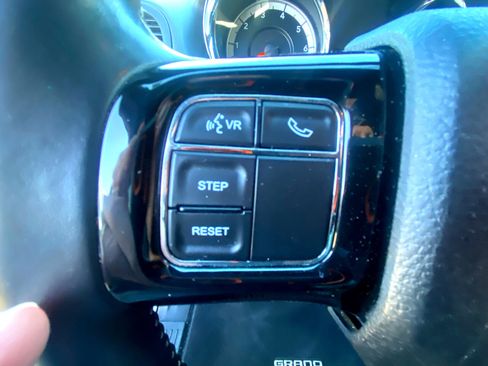 Used 2016 Dodge Grand Caravan SE image 20