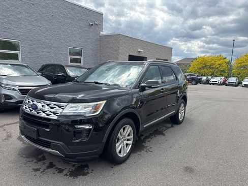 Used 2019 Ford Explorer XLT w/ Equipment Group 202A AWD/4WD image 8