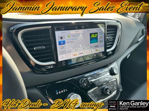 New 2026 Chrysler Voyager LX image 10