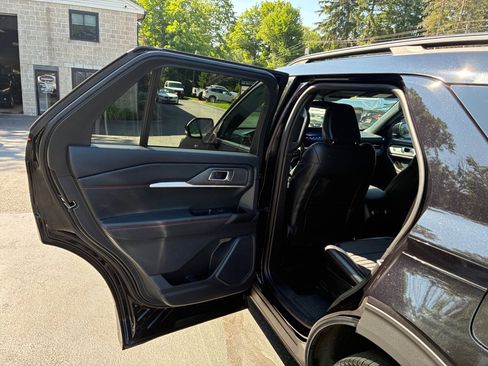 Used 2025 Ford Explorer ST-Line AWD/4WD image 16