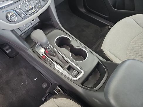 Used 2022 Chevrolet Equinox LS FWD image 28