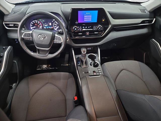 Used 2024 Toyota Highlander LE FWD image 16
