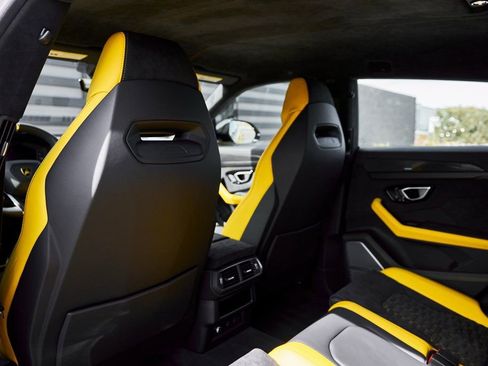 Used 2021 Lamborghini Urus AWD/4WD image 38