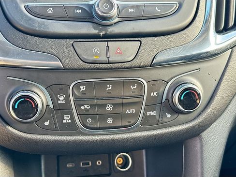 Used 2023 Chevrolet Equinox LT image 14