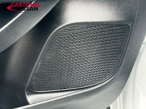 Used 2024 Chrysler Pacifica Touring image 23