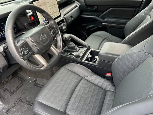 Used 2025 Toyota 4Runner TRD Off-Road Premium image 10