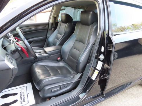 Used 2018 Honda Accord Touring image 18