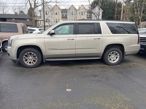 Used 2016 GMC Yukon XL SLT w/ Open Road Package image 5