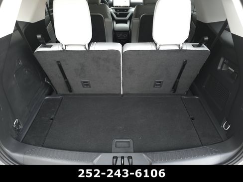 Used 2025 Ford Explorer Active w/ Active Comfort Package RWD image 37