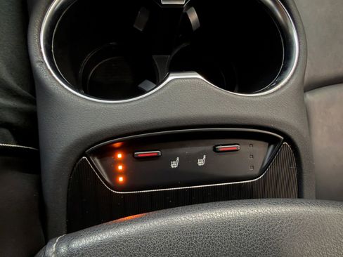 Used 2023 Toyota Venza XLE image 31