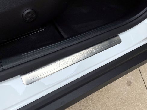 Used 2025 Mercedes-Benz GLC 300 image 14