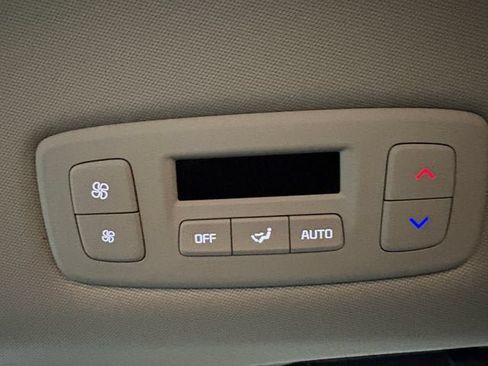 Used 2024 Kia Carnival EX FWD image 19