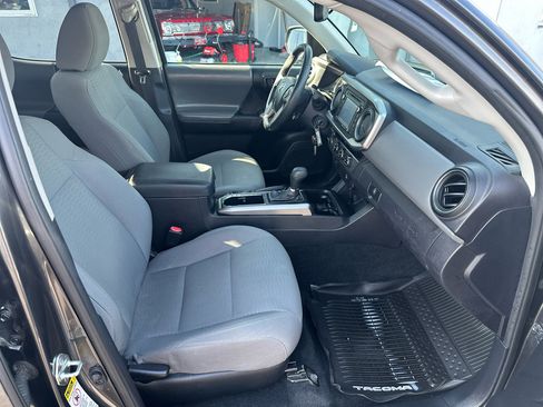 Used 2017 Toyota Tacoma SR5 image 15