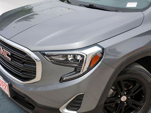 Used 2021 GMC Terrain SLE w/ Driver Convenience Package FWD image 3