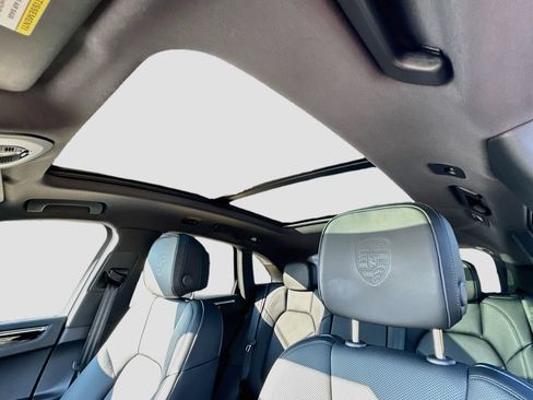 Certified 2026 Porsche Macan AWD/4WD image 14