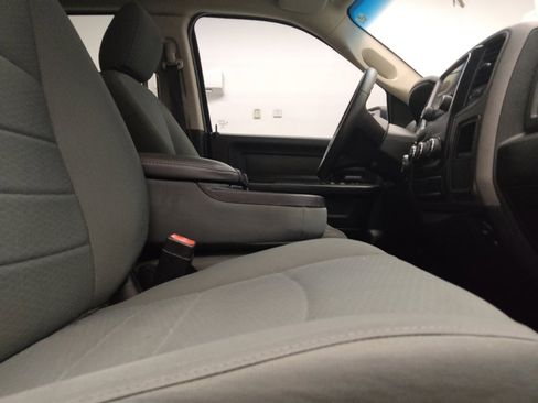 Used 2018 RAM 1500 Express AWD/4WD image 21