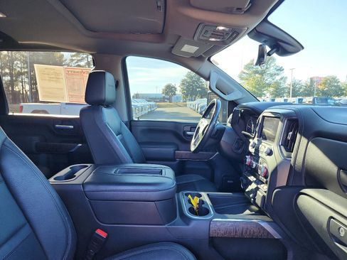 Used 2021 GMC Sierra 2500 Denali w/ Denali Black Diamond Edition image 9