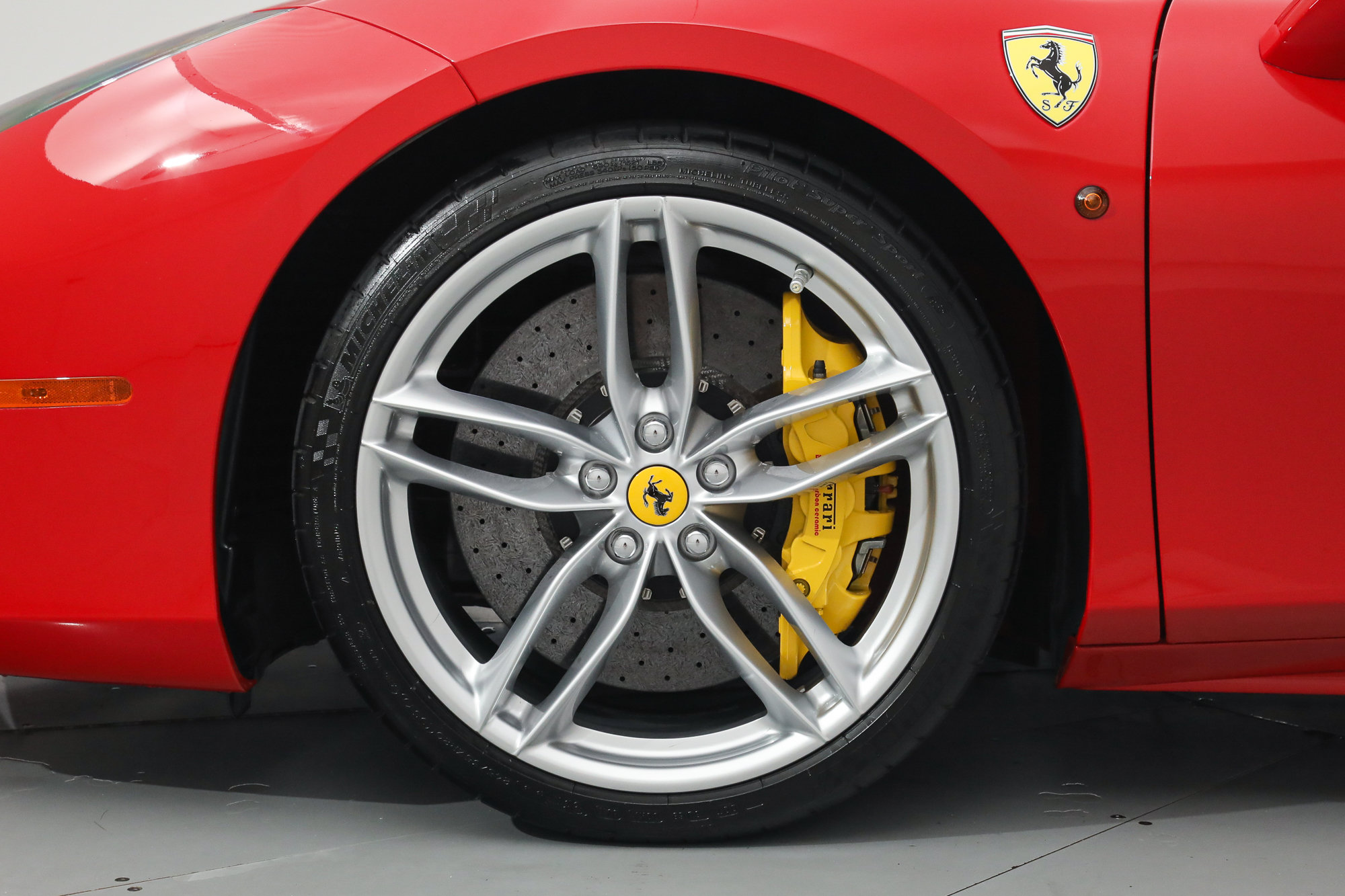 Used 2018 Ferrari 488 GTB RWD image 38