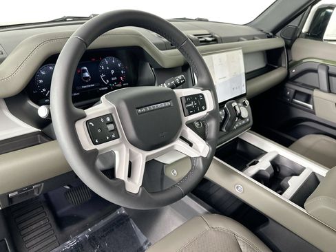 Used 2026 Land Rover Defender 110 X-Dynamic SE AWD/4WD image 10