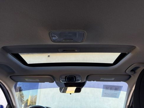 Used 2021 Hyundai Elantra SEL w/ Convenience + Premium Package image 14