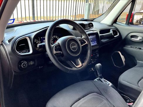 Used 2018 Jeep Renegade Latitude image 17