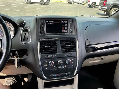 Used 2020 Dodge Grand Caravan SXT FWD image 15