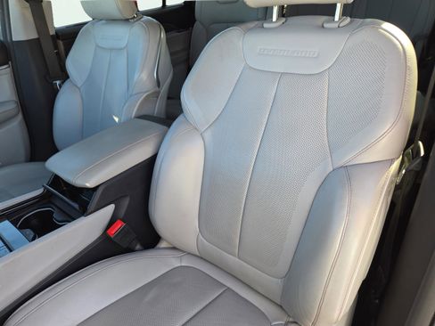 Certified 2021 Jeep Grand Cherokee L Overland w/ Advanced Protech Group III image 17