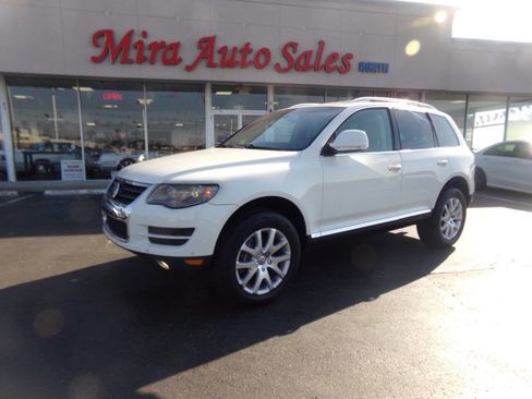 Used 2009 Volkswagen Touareg V6 image 1