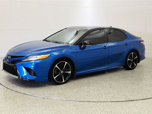 Used 2020 Toyota Camry XSE w/ Navigation Package FWD image 3