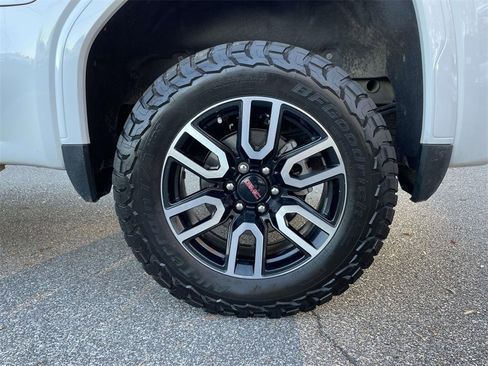 Used 2024 GMC Sierra 1500 AT4 w/ Technology Package image 9
