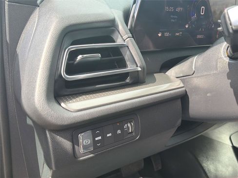 Used 2025 Chevrolet Traverse LT AWD/4WD image 31