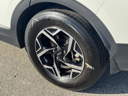 Certified 2024 Kia Sportage LX image 10