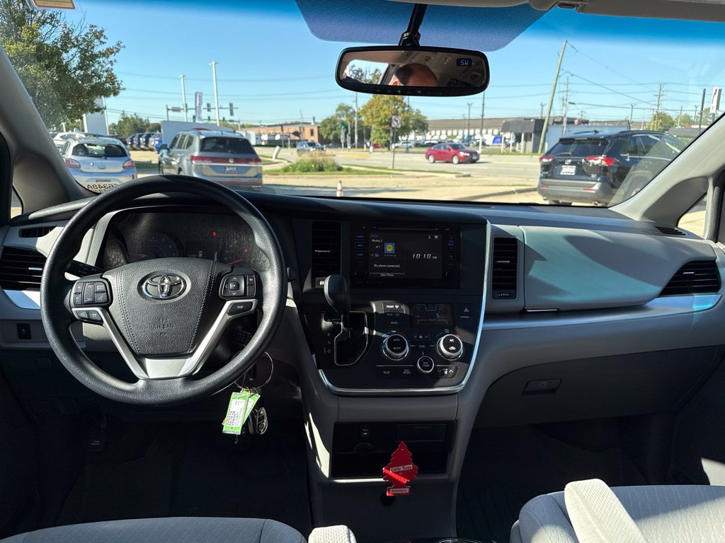 Used 2017 Toyota Sienna LE FWD image 19