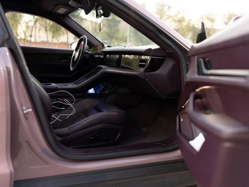 Used 2021 Porsche Taycan image 23